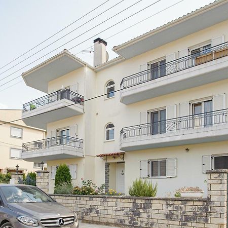 La Casa - Traditionally Elegant Apt 38M2 W Prk Grd Ioannina Bagian luar foto